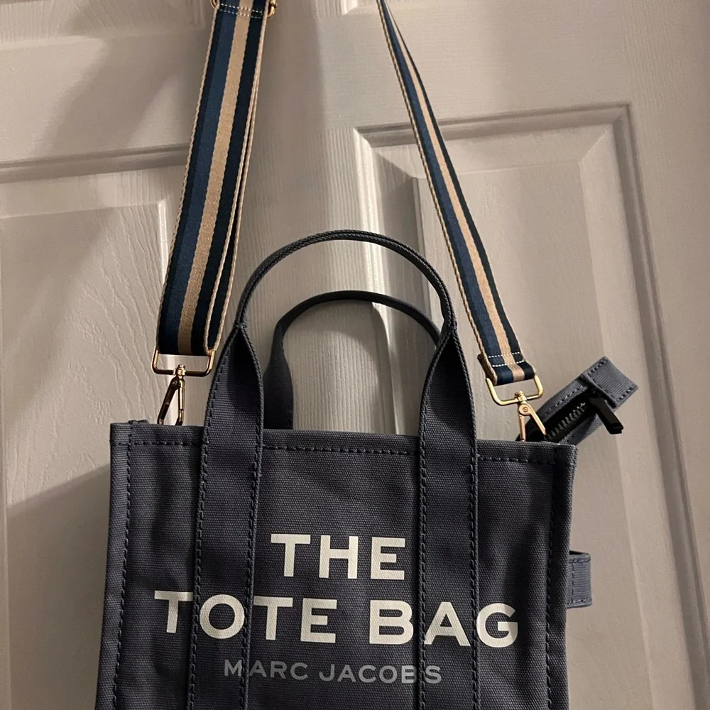 Marc Jacobs Light Blue Crossbody Tote Bag - Picture 4 of 16